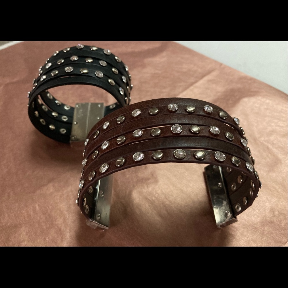 LEATHER Bracelet (1) with studs and crystal detail Strong magnetic clasp closure